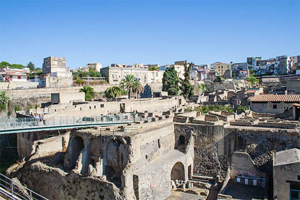 Herculaneum. Entrance footbridge, at south-west side of entrance roadway.
This bridge used to lead onto the House of the Albergo (Ins.III.1), whereas now it leads to the lower end of Cardo III Inferiore.